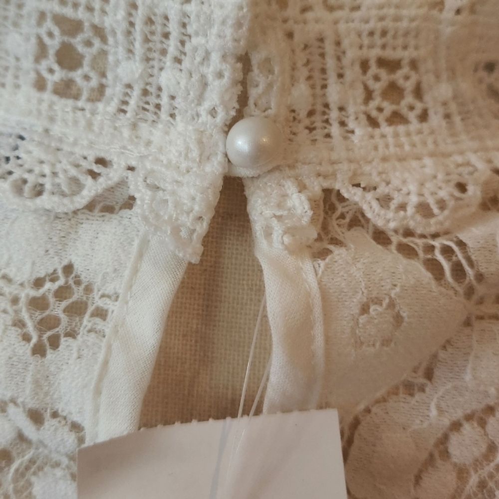 Elegant White Lace Blouse - Picture 5 of 6